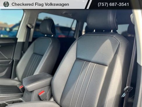 Used 2024 Volkswagen Tiguan SE AWD/4WD image 21