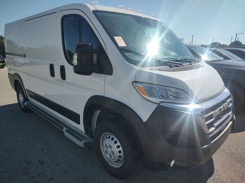 Used 2025 RAM ProMaster 2500 w/ U-Haul Equipment Group FWD image 19