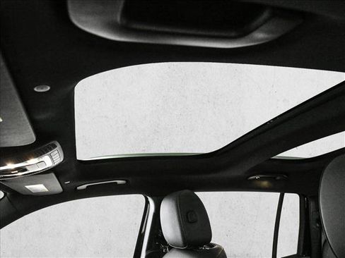 Used 2023 Mercedes-Benz GLB 250 4MATIC image 17