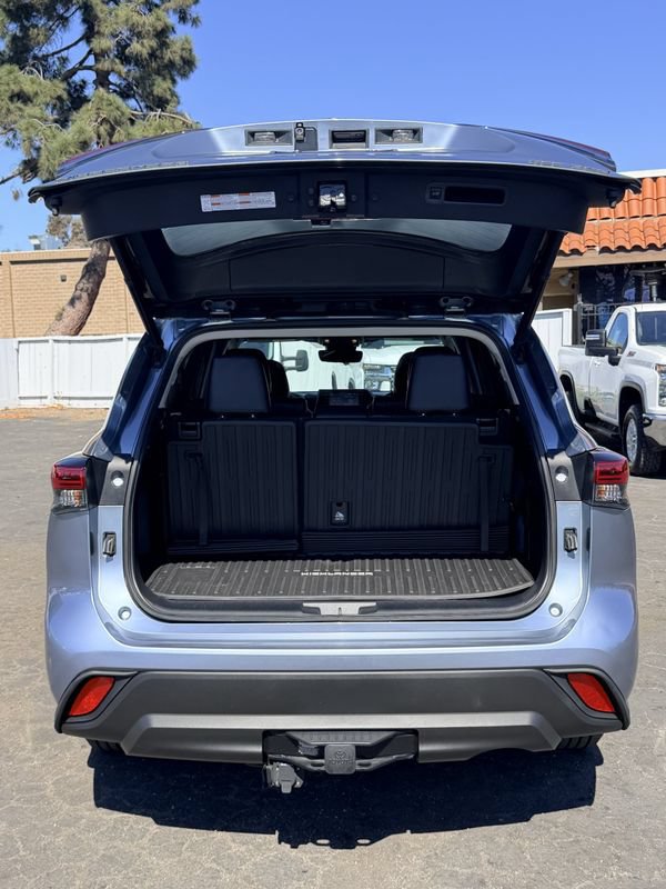 Used 2021 Toyota Highlander XLE AWD/4WD image 17