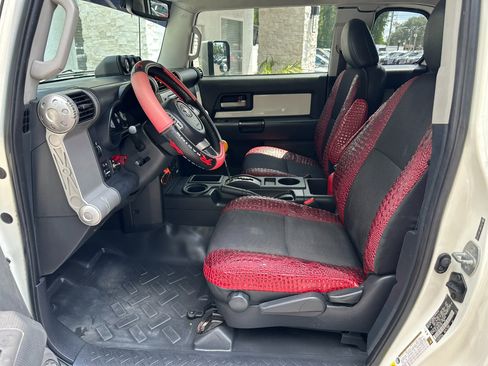 Used 2013 Toyota FJ Cruiser 2WD w/ Upgrade Pkg image 30