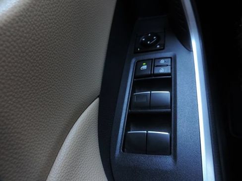 Used 2019 Toyota RAV4 XLE Premium FWD image 28