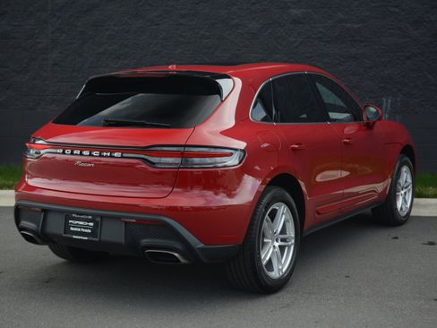 Certified 2025 Porsche Macan image 7