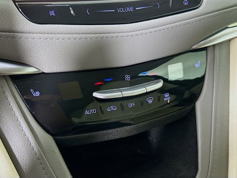 Used 2018 Cadillac XT5 Luxury w/ Driver Awareness Package FWD image 24