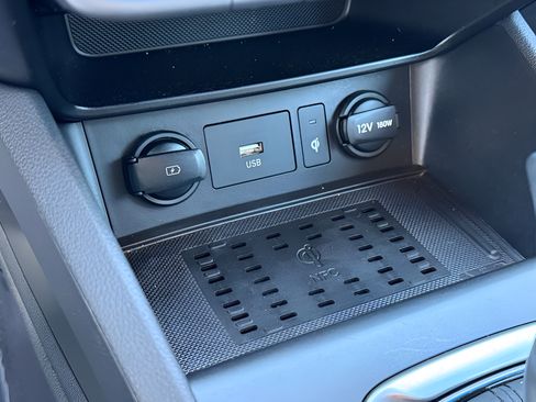 Used 2023 Hyundai Kona Limited FWD image 19