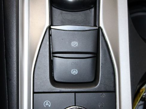 Used 2023 Ford Explorer XLT image 45