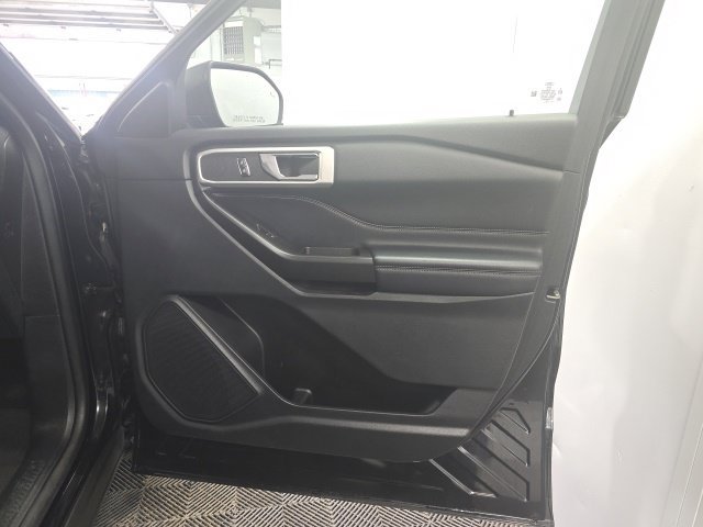 Used 2020 Ford Explorer XLT w/ Equipment Group 202A AWD/4WD image 21