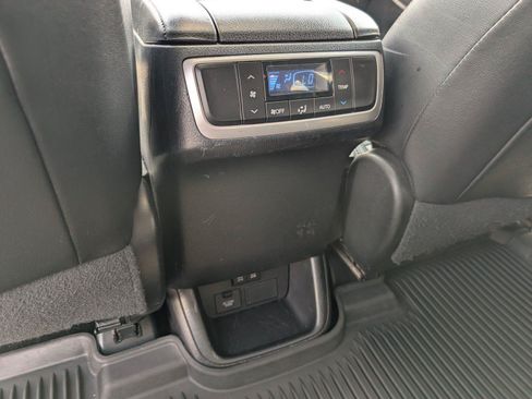Used 2017 Toyota Highlander Limited AWD/4WD image 28