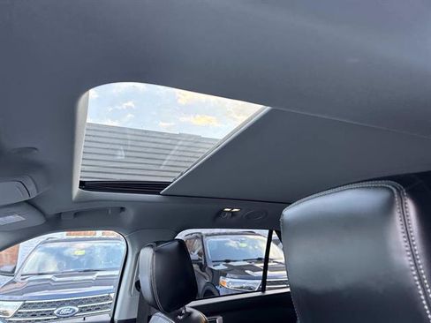 Used 2023 Ford Explorer XLT w/ Equipment Group 202A image 11