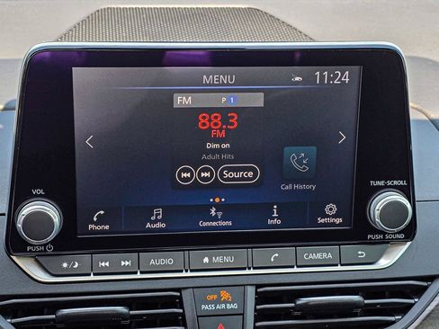 Used 2025 Nissan Altima 2.5 SV FWD image 15