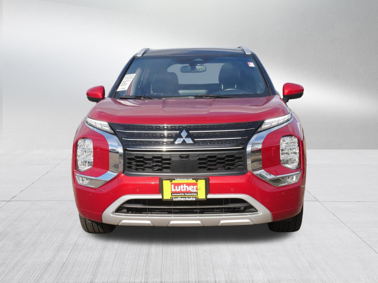 Used 2023 Mitsubishi Outlander SEL AWD/4WD image 2