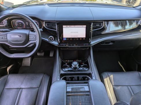 Used 2022 Jeep Wagoneer Series III w/ Flexible Seating Group image 18