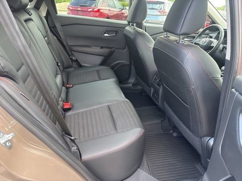Used 2025 Nissan Rogue SV AWD/4WD image 22