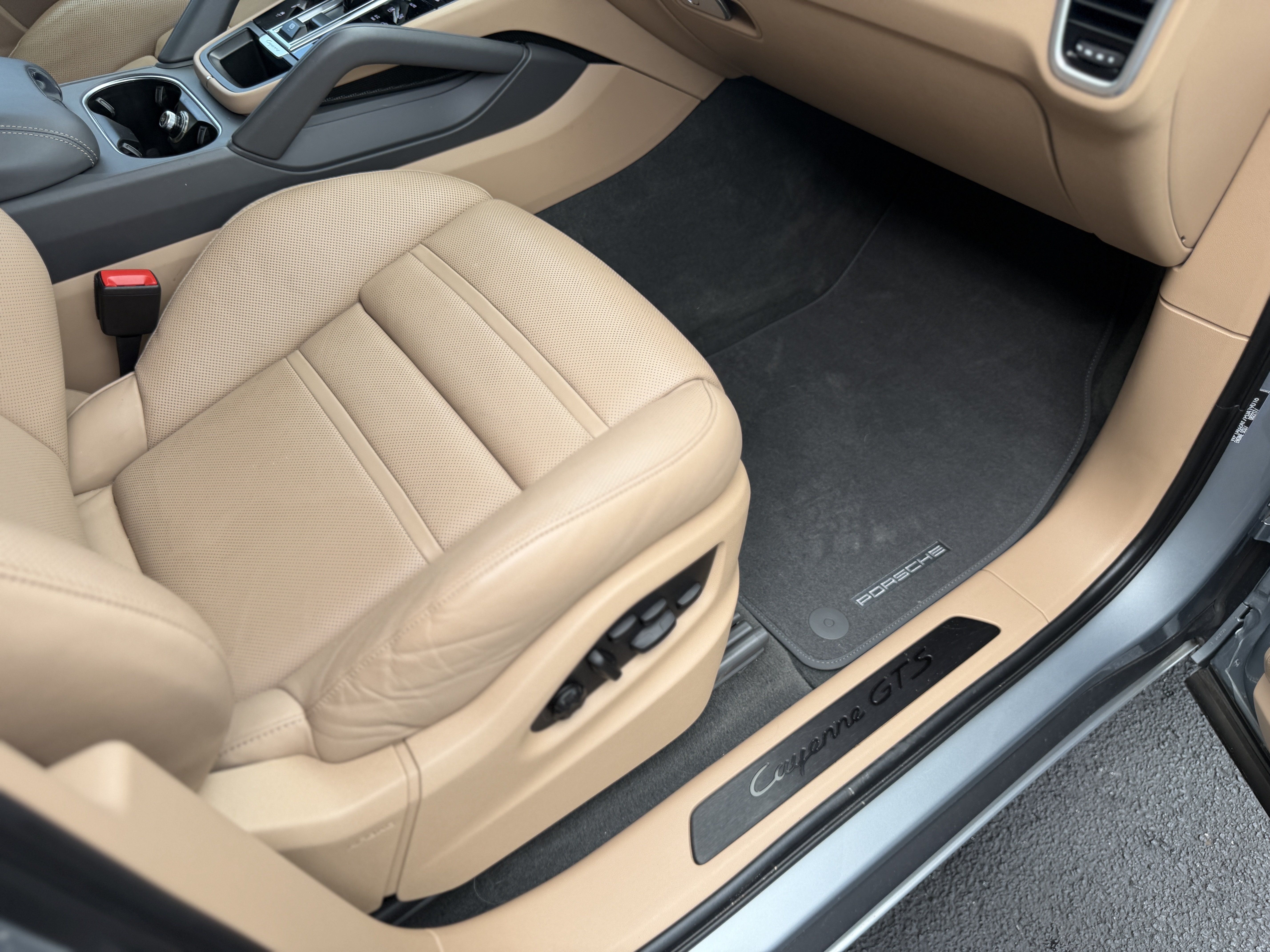 Certified 2023 Porsche Cayenne GTS AWD/4WD image 19