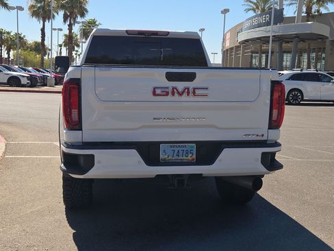 Used 2020 GMC Sierra 2500 AT4 w/ AT4 Premium Package AWD/4WD image 4