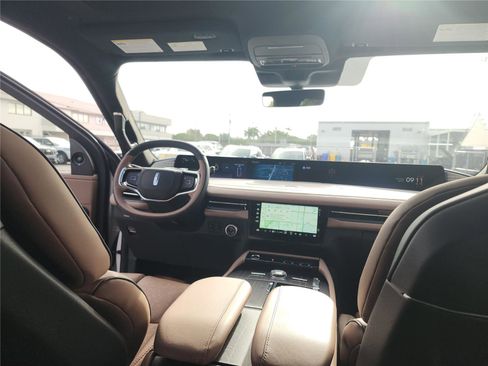 New 2026 Lincoln Navigator Black Label AWD/4WD image 25