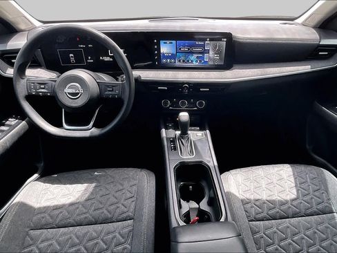 Used 2025 Nissan Kicks SV w/ Charging Package FWD image 16