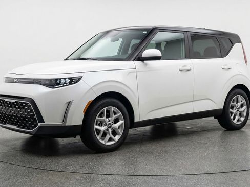 Used 2025 Kia Soul LX w/ LX Technology Package image 3