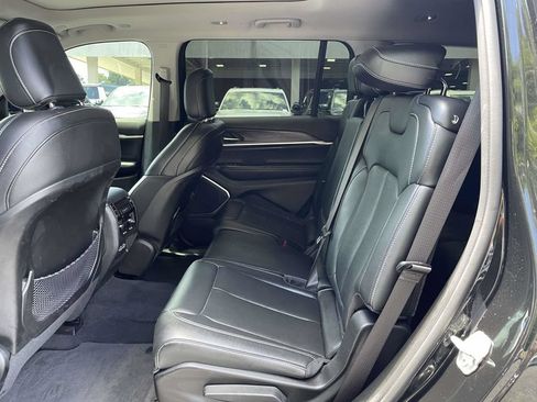Certified 2023 Jeep Grand Cherokee L Limited AWD/4WD image 23