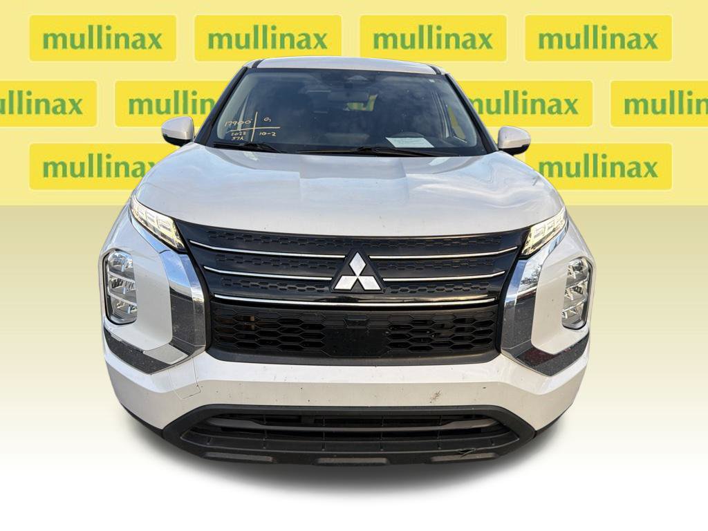 Used 2022 Mitsubishi Outlander ES FWD image 3