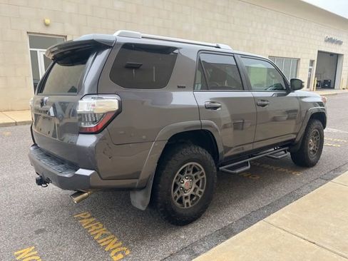 Used 2016 Toyota 4Runner SR5 Premium image 4