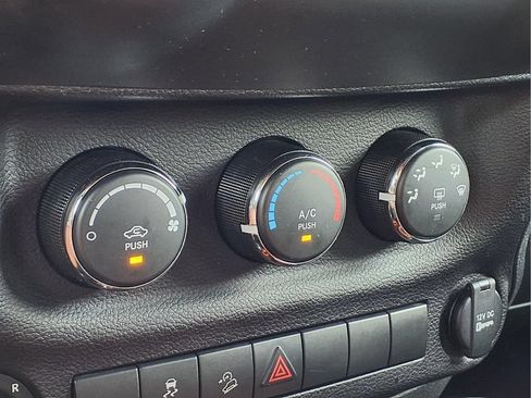 Used 2018 Jeep Wrangler Unlimited Sport S AWD/4WD image 17