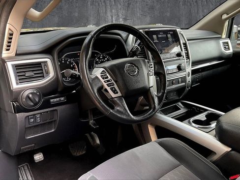 Used 2020 Nissan Titan SV w/ SV Convenience Package image 15