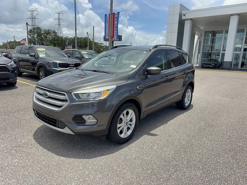 Used 2018 Ford Escape SE w/ SE Sync 3 Package FWD image 2