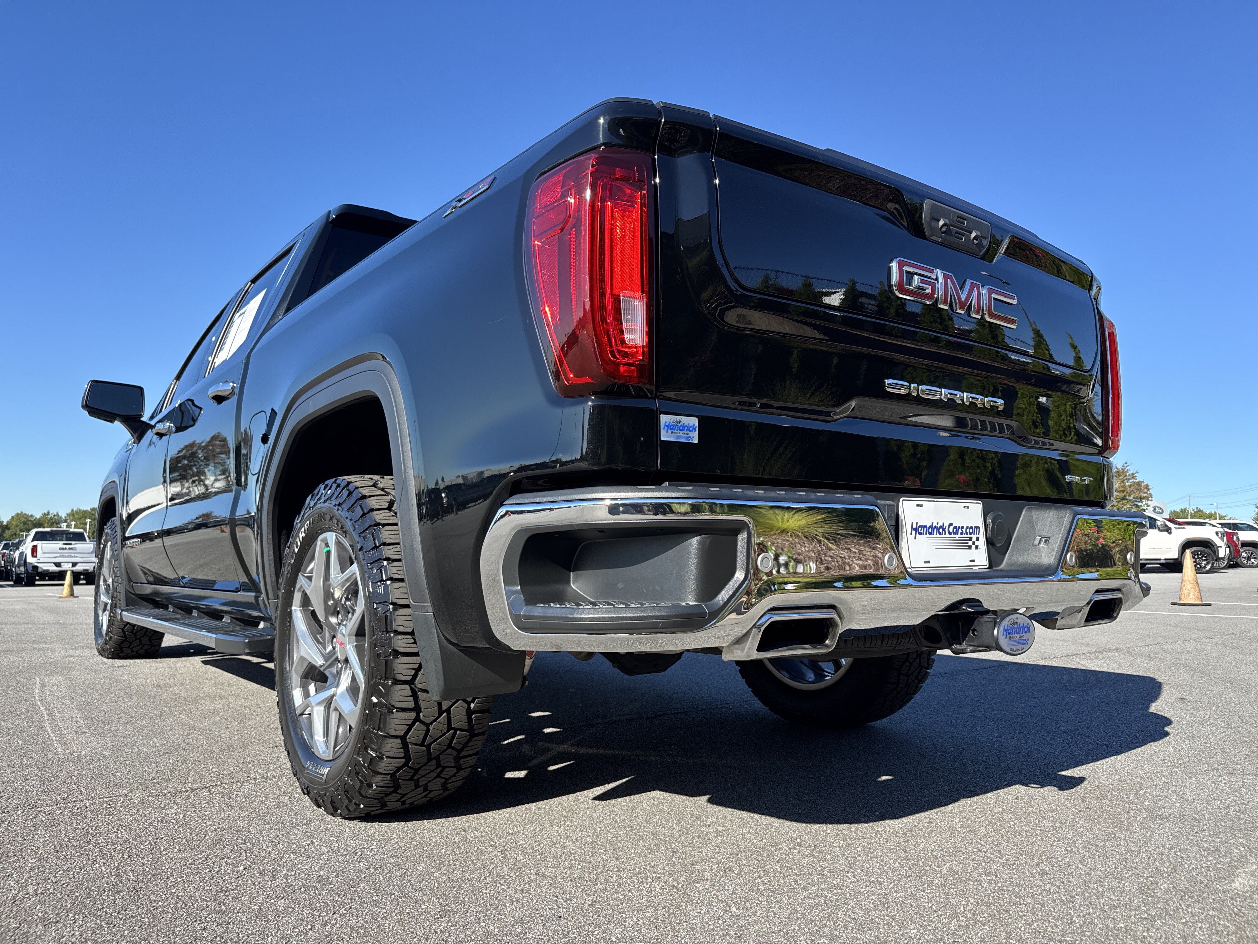 Used 2023 GMC Sierra 1500 SLT w/ SLT Premium Plus Package AWD/4WD image 8