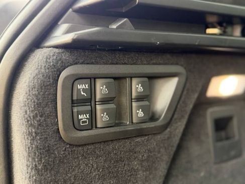 Used 2025 BMW X7 M60i AWD/4WD image 64