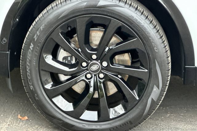 Certified 2025 Land Rover Discovery Sport Dynamic SE AWD/4WD image 25