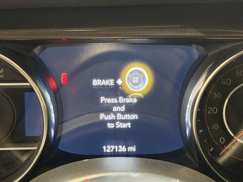Used 2019 Jeep Wrangler Unlimited Sahara AWD/4WD image 11