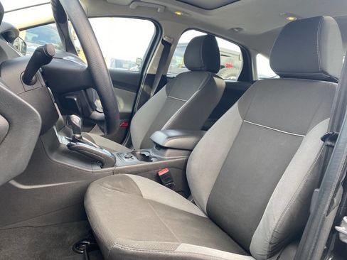 Used 2013 Ford Focus SE w/ SE Winter Pkg image 13