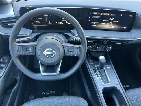 Used 2025 Nissan Kicks SV AWD/4WD image 14