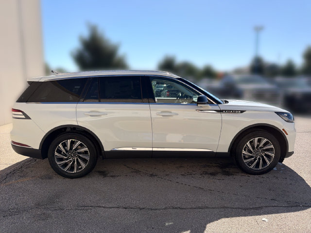 New 2027 Lincoln Aviator AWD image 4