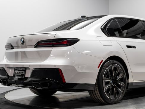 Used 2023 BMW 760i xDrive image 14