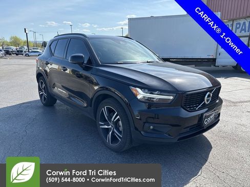 Used 2021 Volvo XC40 T5 R-Design image 1