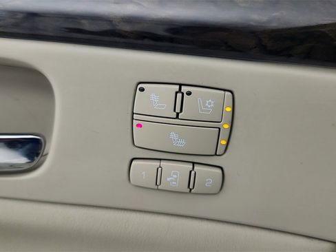 Used 2011 Cadillac DTS image 21