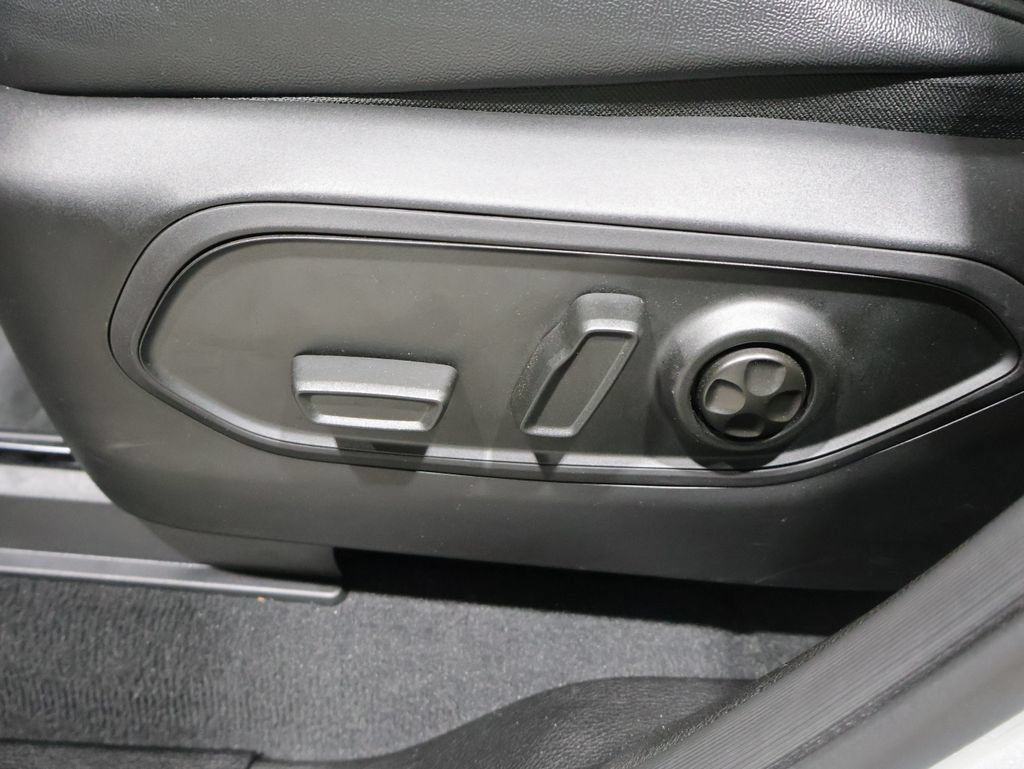 Used 2025 Jeep Grand Cherokee L Limited AWD/4WD image 11