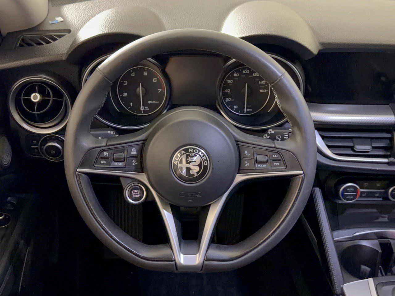 Used 2018 Alfa Romeo Stelvio Ti AWD/4WD image 10