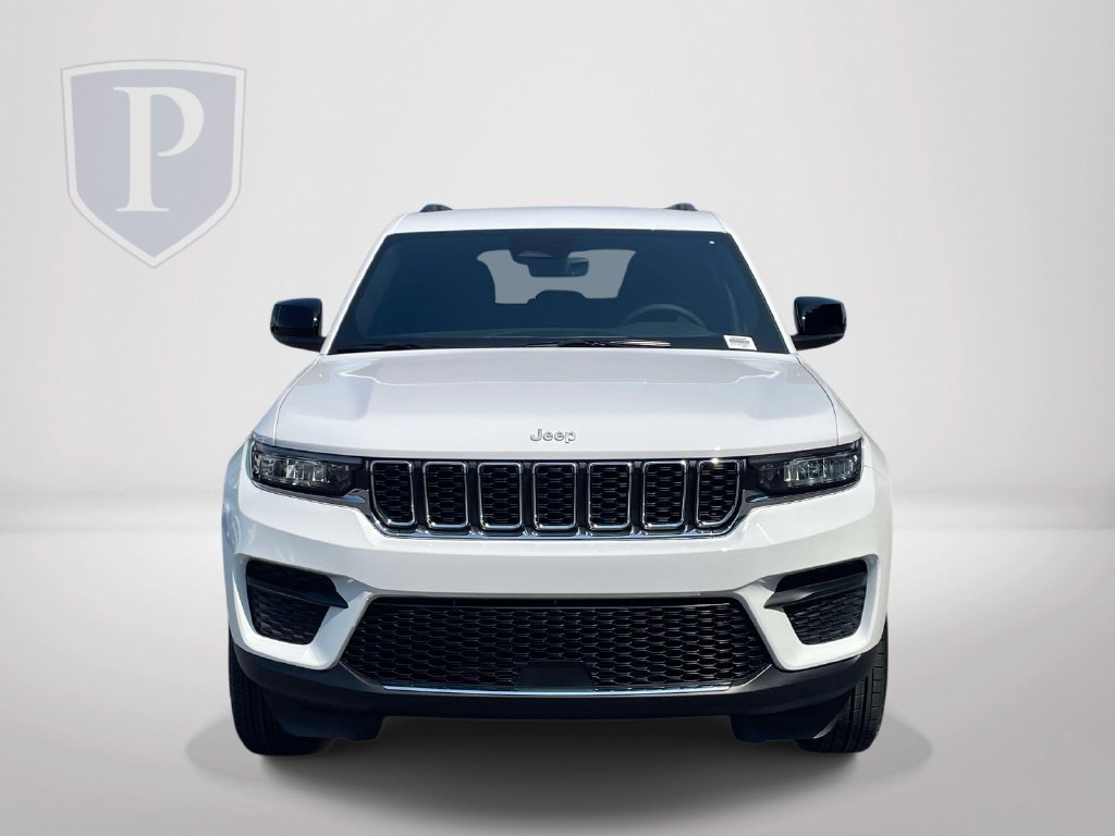 New 2027 Jeep Grand Cherokee Laredo AWD/4WD image 3