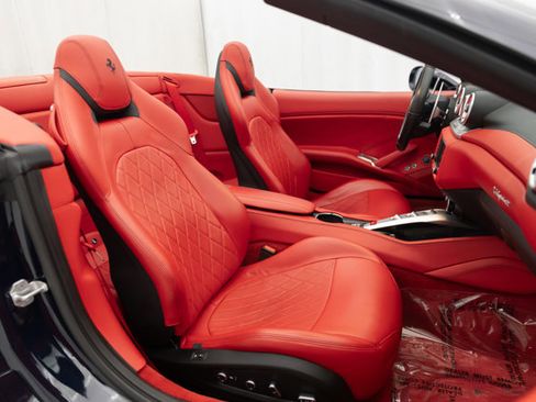 Used 2016 Ferrari California T image 10