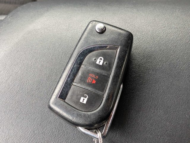Used 2018 Toyota C-HR XLE FWD image 27