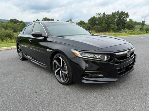 Used 2018 Honda Accord Sport image 3