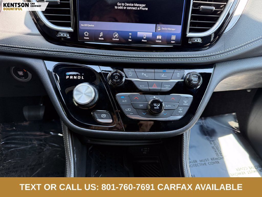 Used 2026 Chrysler Pacifica Limited FWD image 23