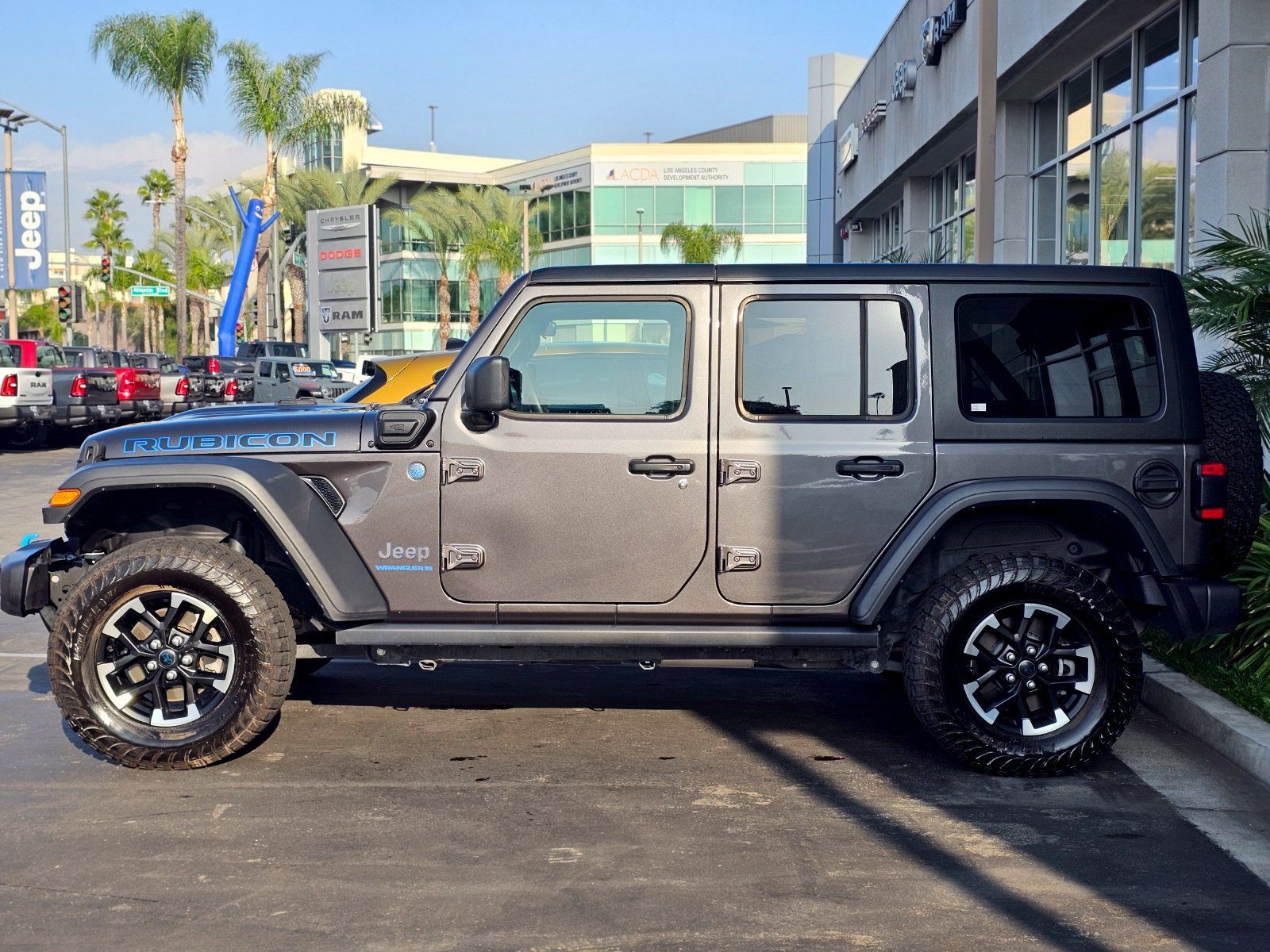 Used 2024 Jeep Wrangler Unlimited Rubicon 4xe AWD/4WD image 8