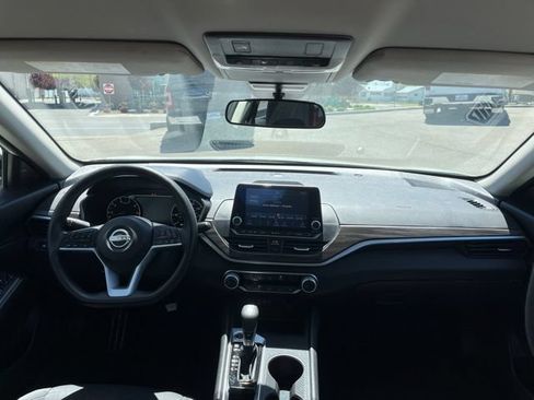 Used 2025 Nissan Altima 2.5 SV FWD image 32