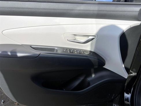 Certified 2025 Hyundai Tucson SE image 16