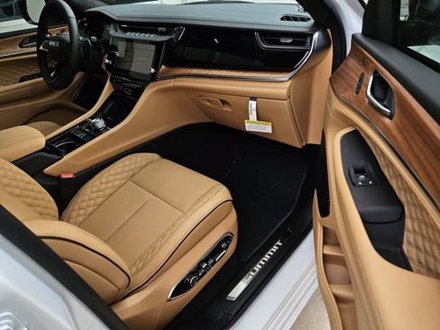 New 2026 Jeep Grand Cherokee L Summit AWD/4WD image 7