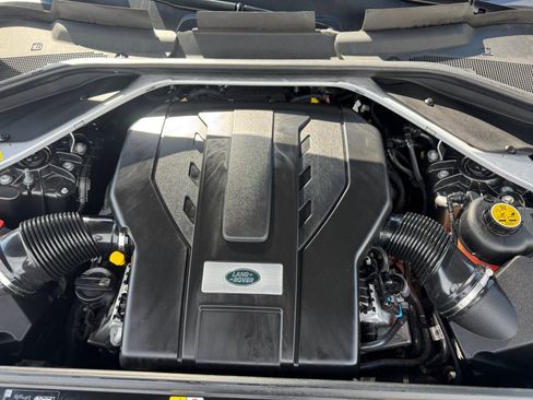 Used 2023 Land Rover Range Rover Long Wheelbase SE AWD/4WD image 12